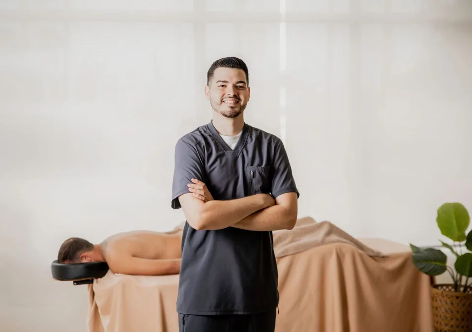 Joel Acevedo en Ampax Massage